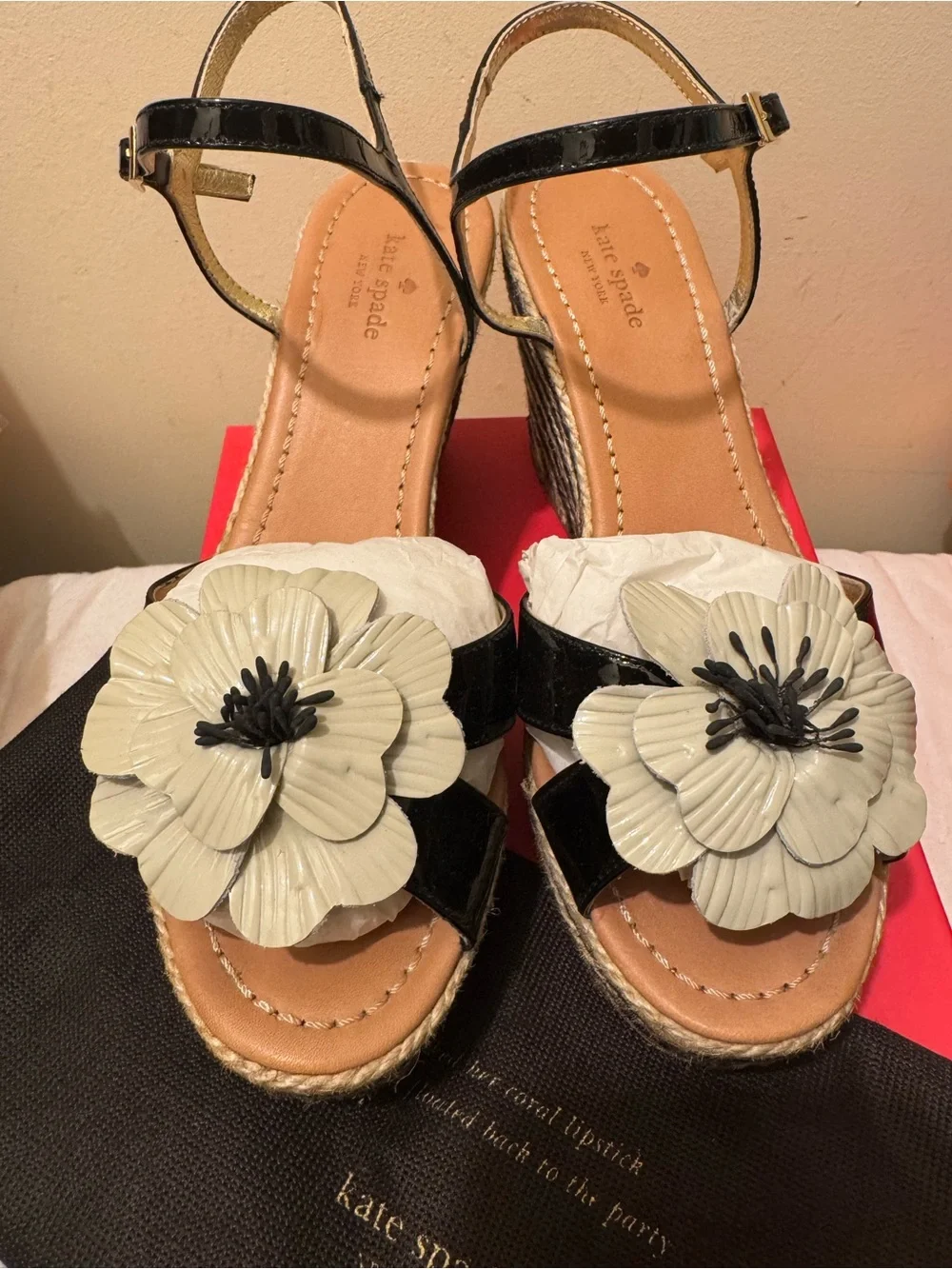 Vintage 2011 Kate Spade Darling Flower Wedge Espadrille Sandals Black Patent EUC